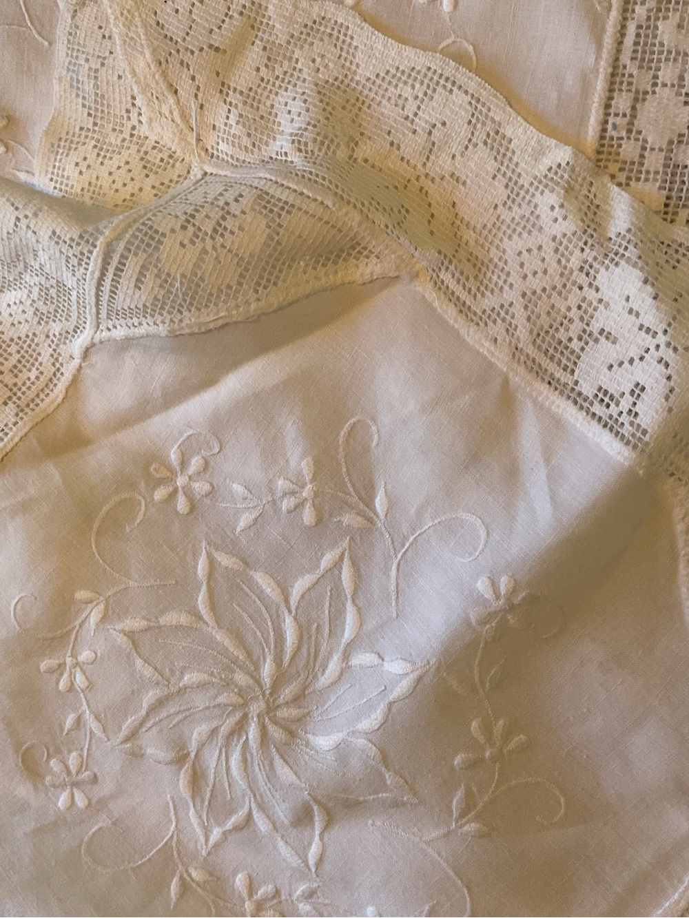 Embroidered White Lace Tablecloth Classic Dining - Picture 3 of 5